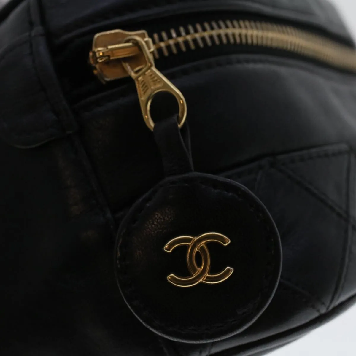 CHANEL Bicolole Vanity Cosmetic Pouch Leather Black CC  bs6921