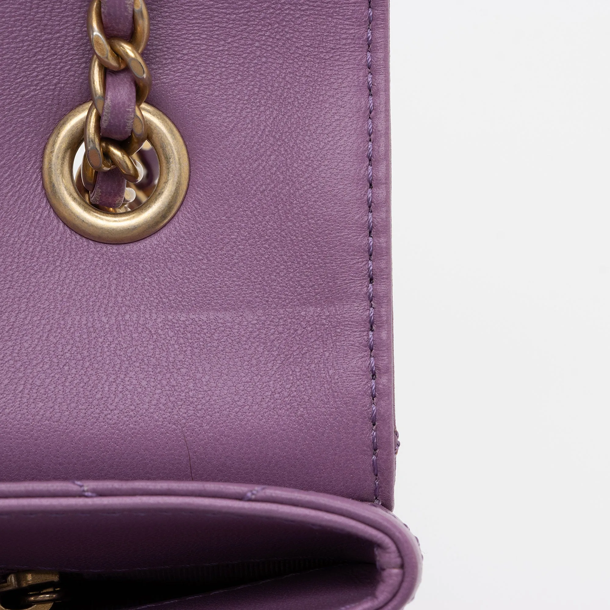 Chanel Lambskin Sleek & Chic Small Flap Bag (SHF-UMzeA2)