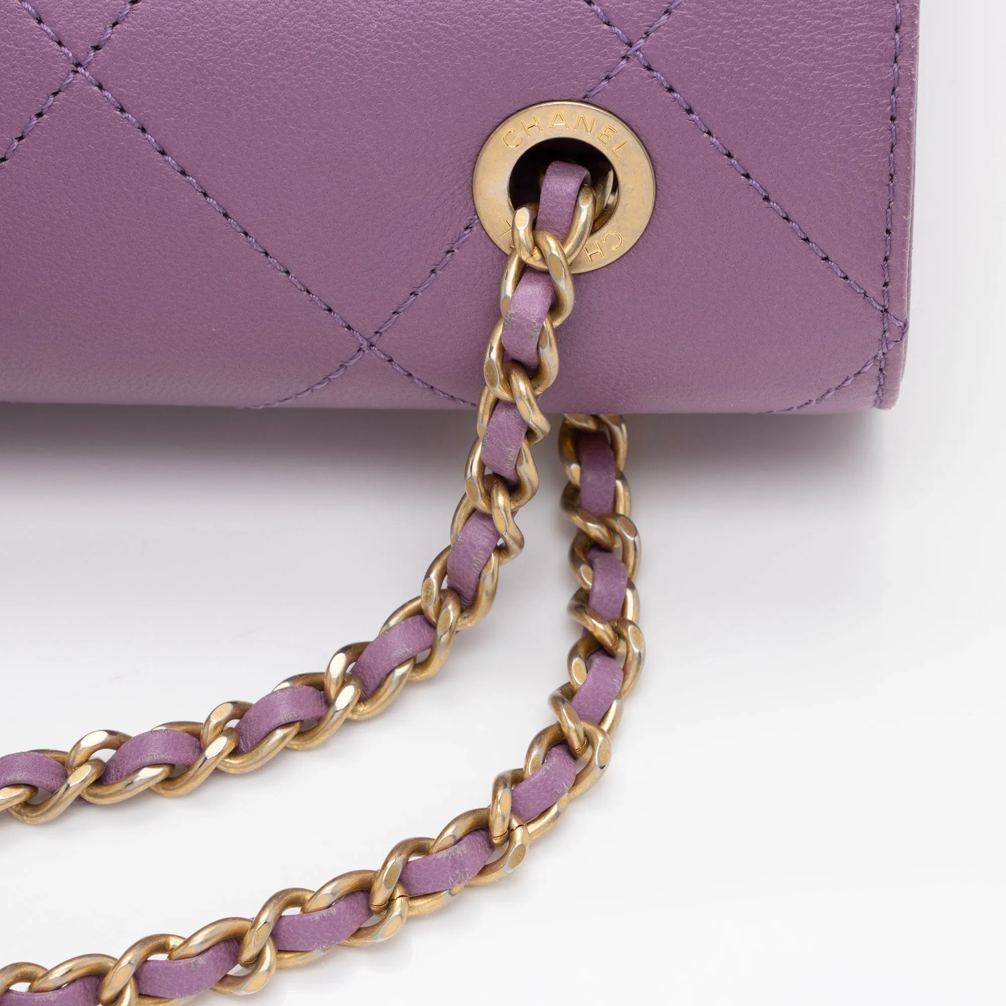 Chanel Lambskin Sleek & Chic Small Flap Bag (SHF-UMzeA2)
