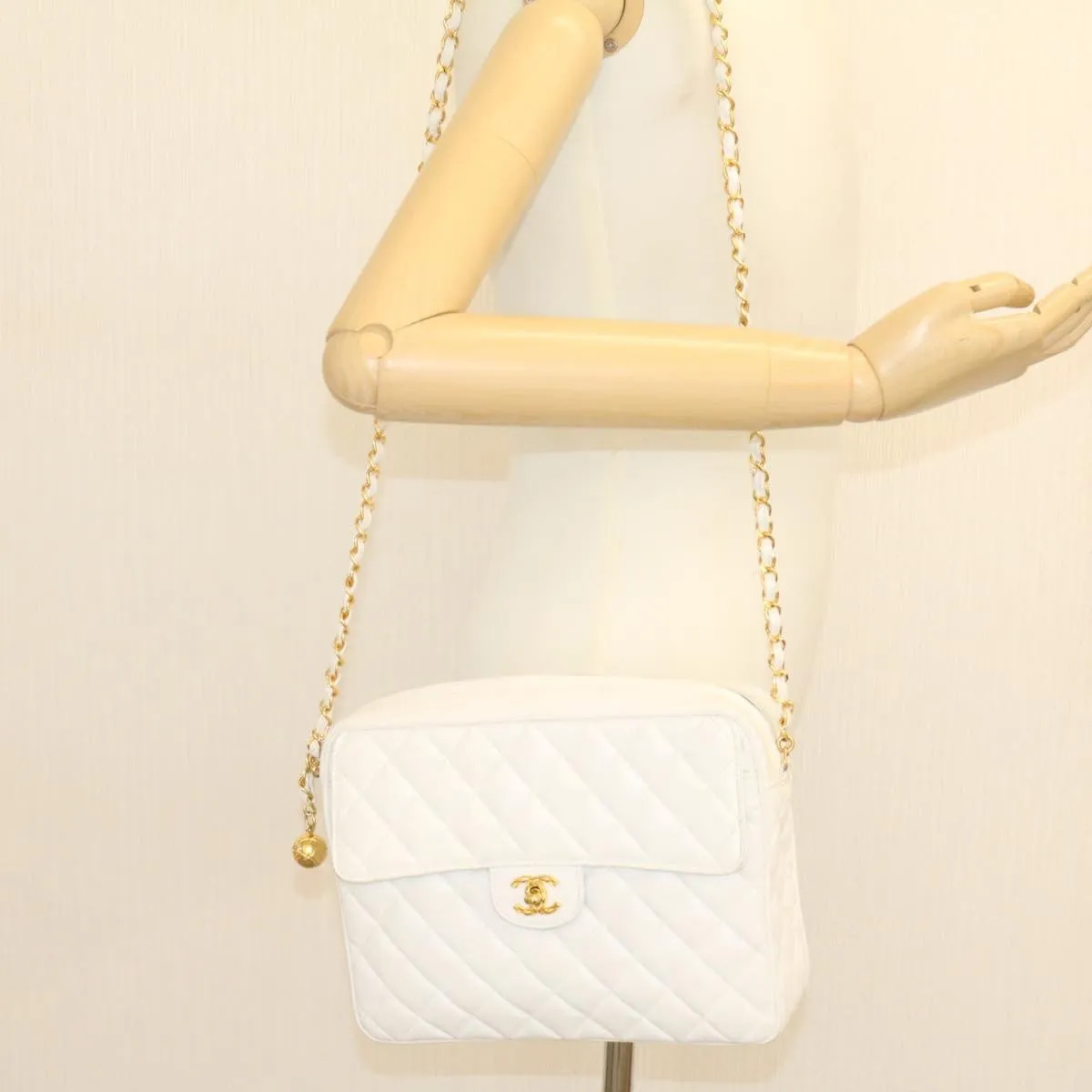 Chanel Matelasse Chain Shoulder Bag Caviar Skin Gold White CC  am1370gA