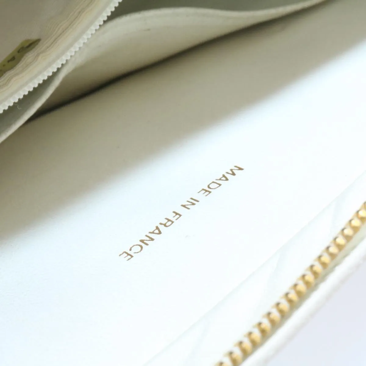 Chanel Matelasse Chain Shoulder Bag Caviar Skin Gold White CC  am1370gA