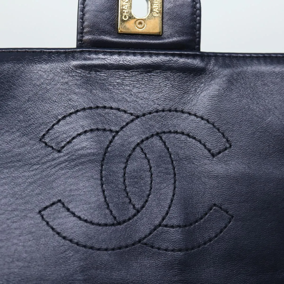 CHANEL Matelasse Chain Shoulder Bag Cotton White Navy CC Auth 69062A