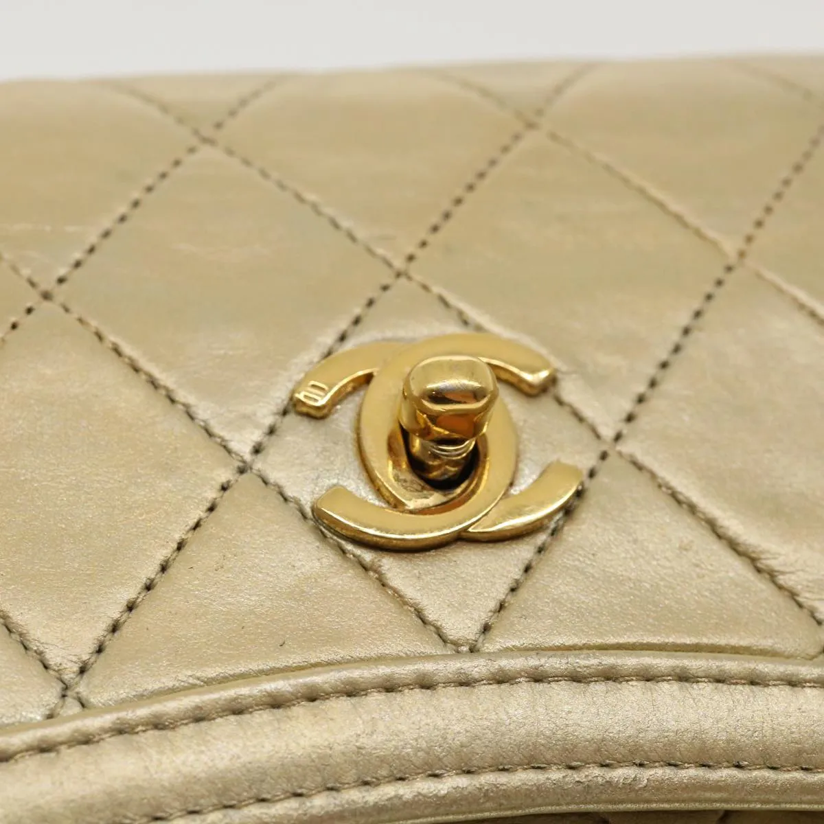 Chanel Matelasse Turn Lock Chain Shoulder Bag Lamb Skin Gold CC  31382A