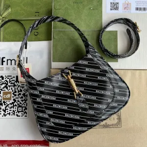 Gucci   Luxury Bags  1048