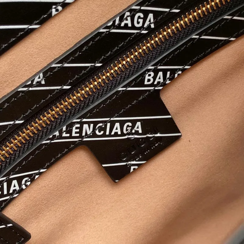 Gucci   Luxury Bags  1048