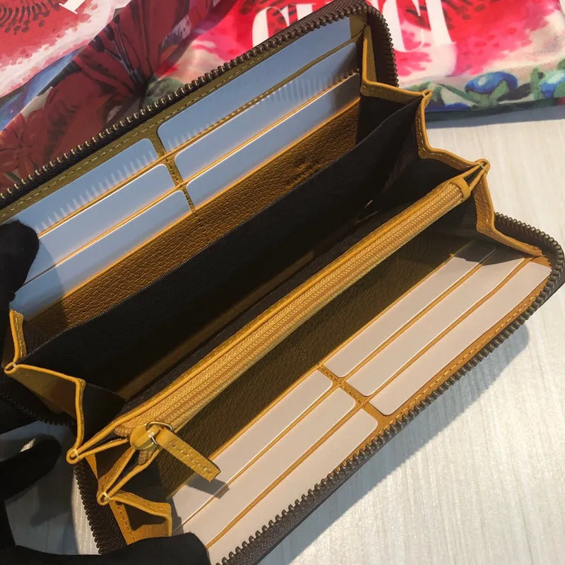 Gucci   Luxury Bags  883