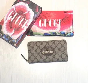 Gucci   Luxury Bags  883