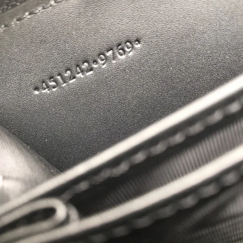 Gucci   Luxury Bags  925