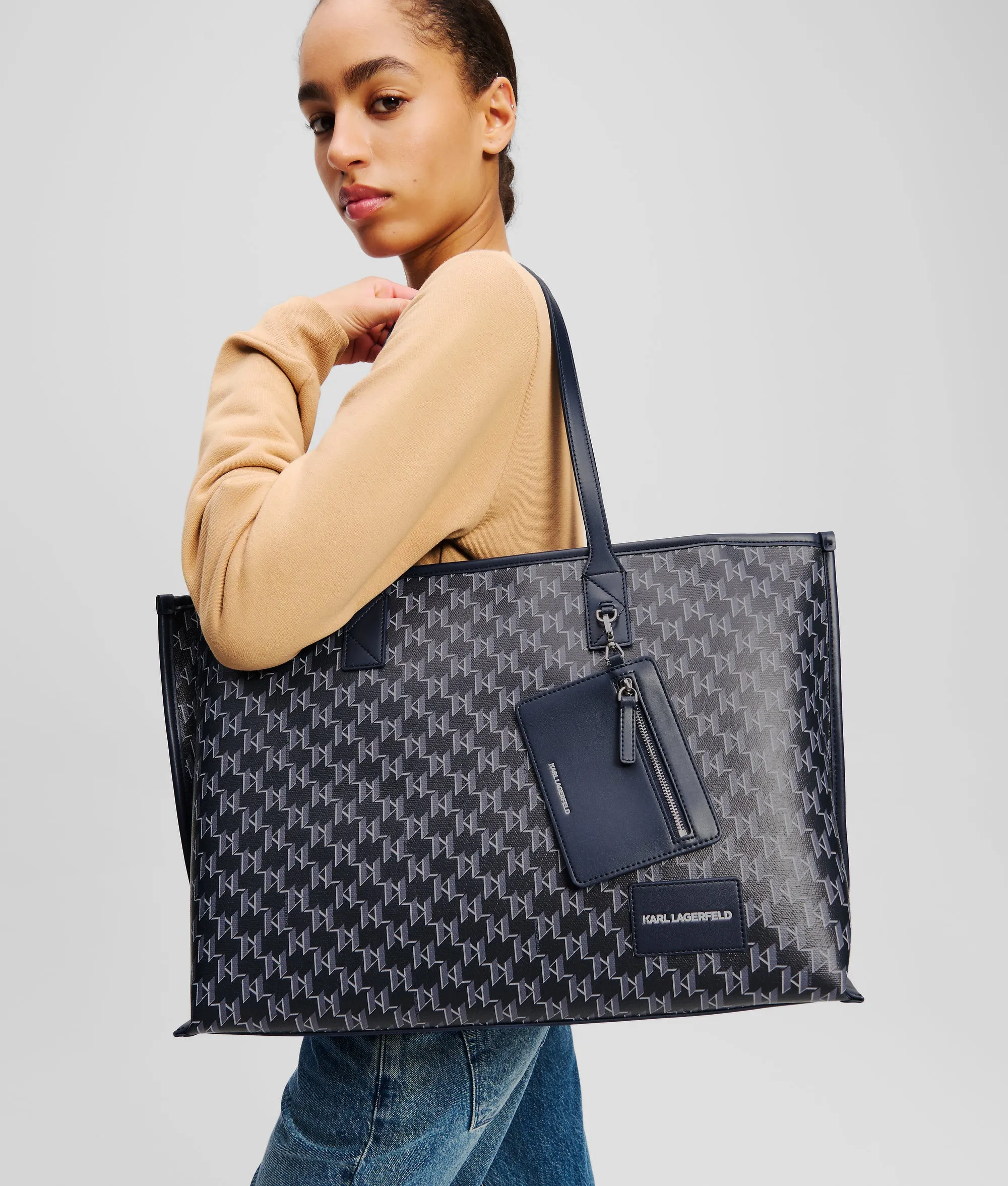 K/VOYAGE TOTE