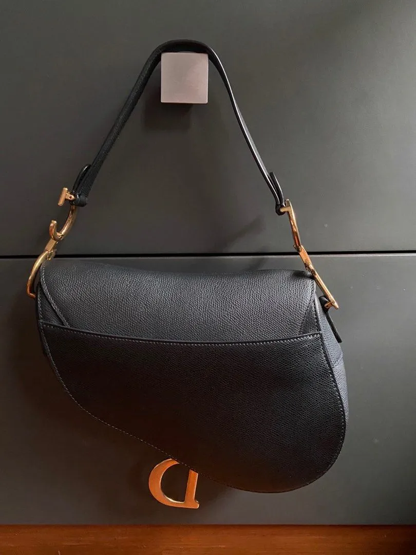 <b> DIOR </b> <br>Saddle Grained Calfskin