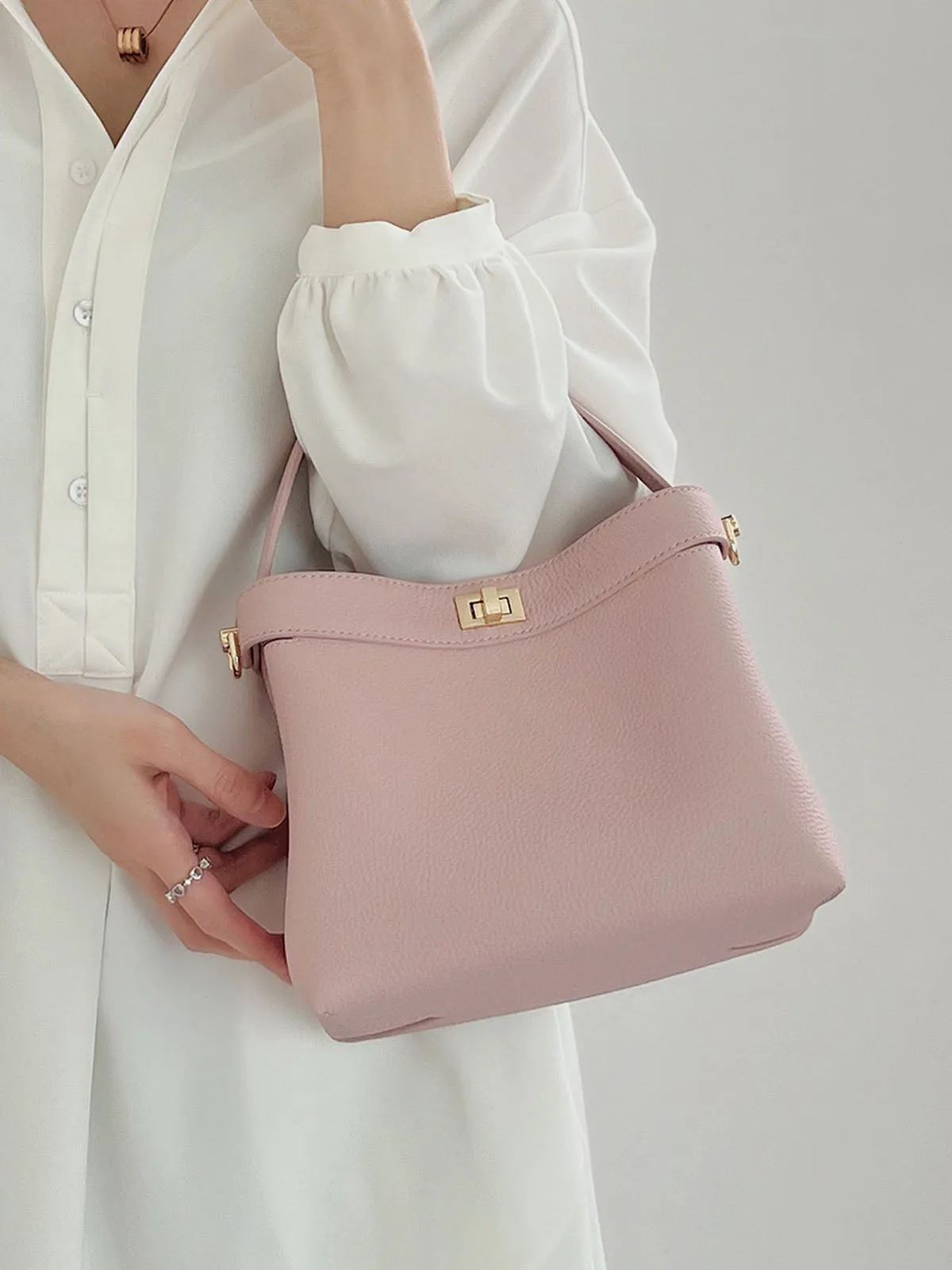 Simple Commuting Bucket Crossbody Bag
