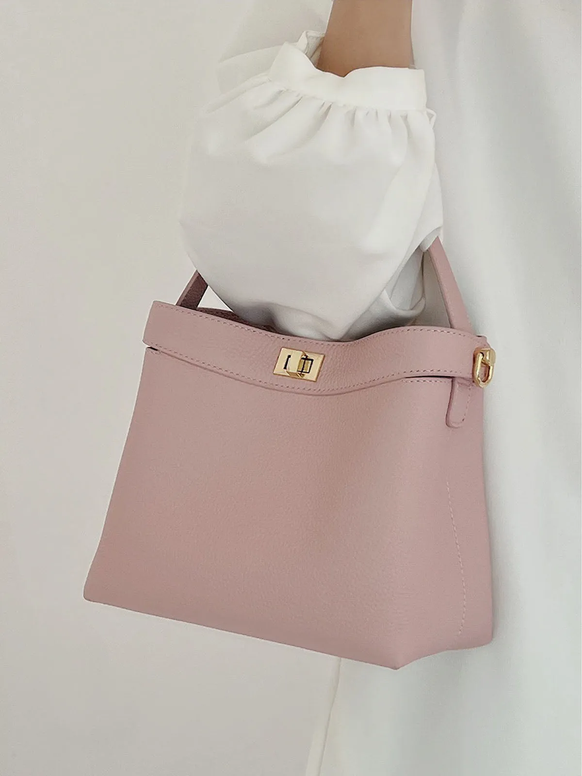 Simple Commuting Bucket Crossbody Bag