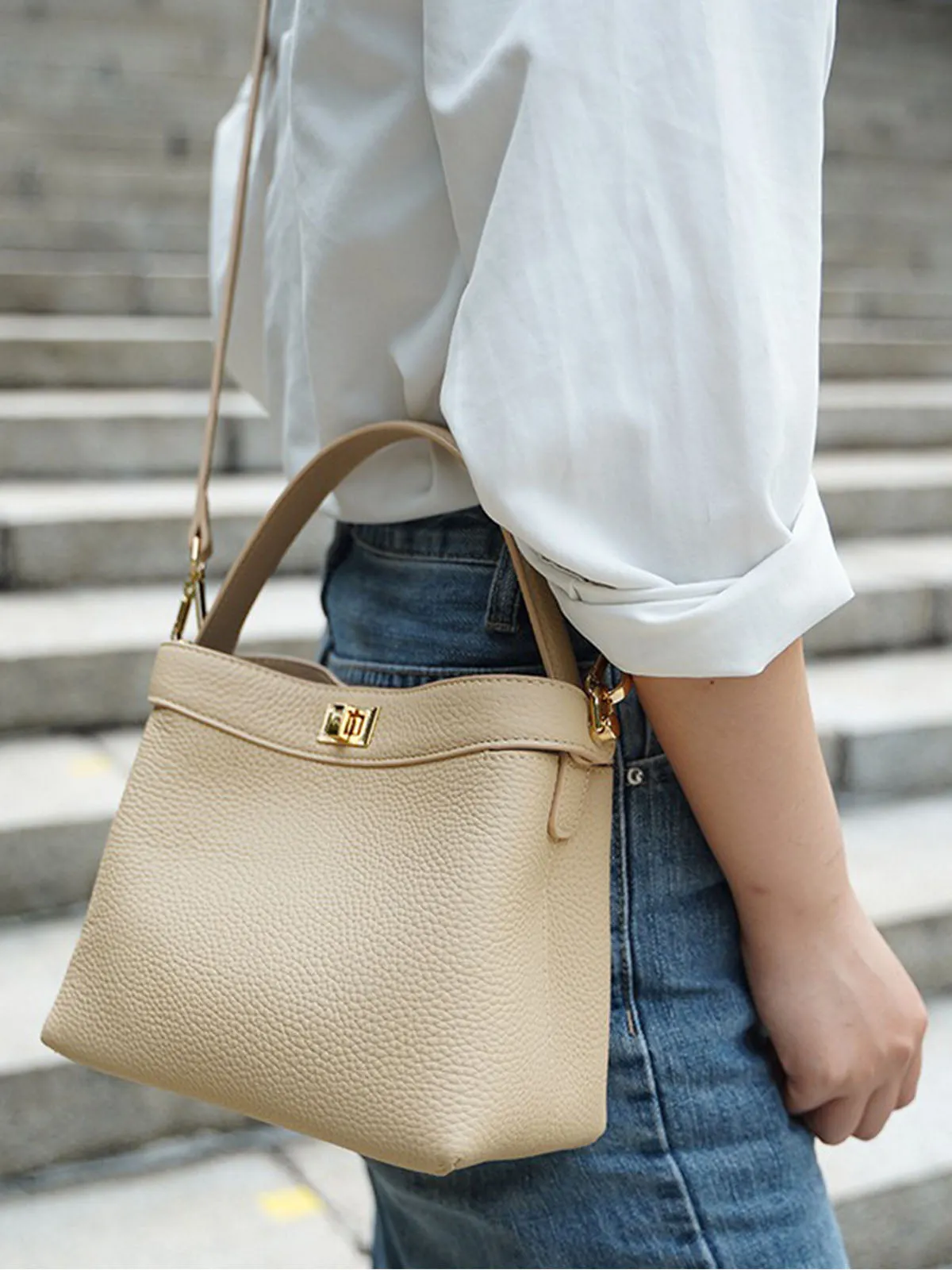 Simple Commuting Bucket Crossbody Bag