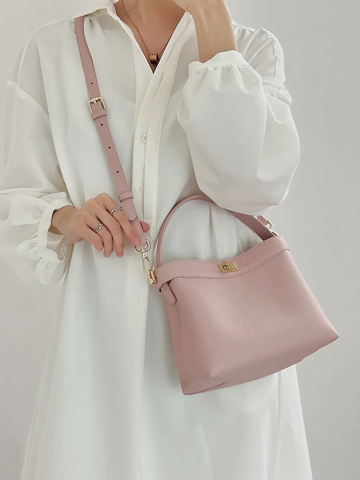 Simple Commuting Bucket Crossbody Bag